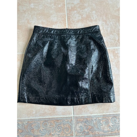 Wilfred Black Worn once wrinkle faux leather mini skirt size 8 - Picture 1 of 6